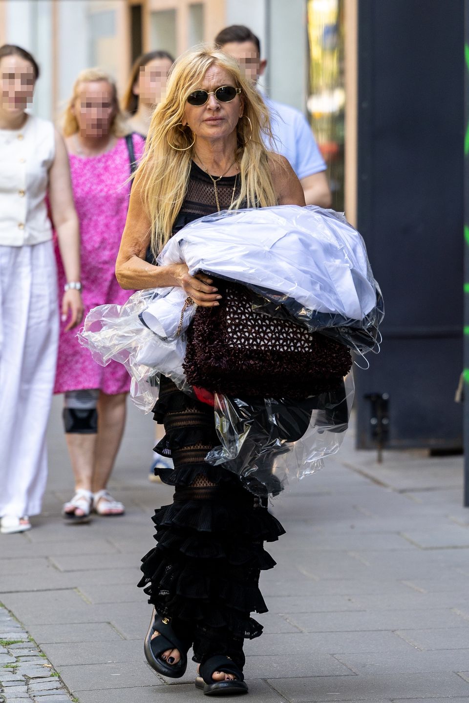 Odpicowana Monika Olejnik wraca z pralni