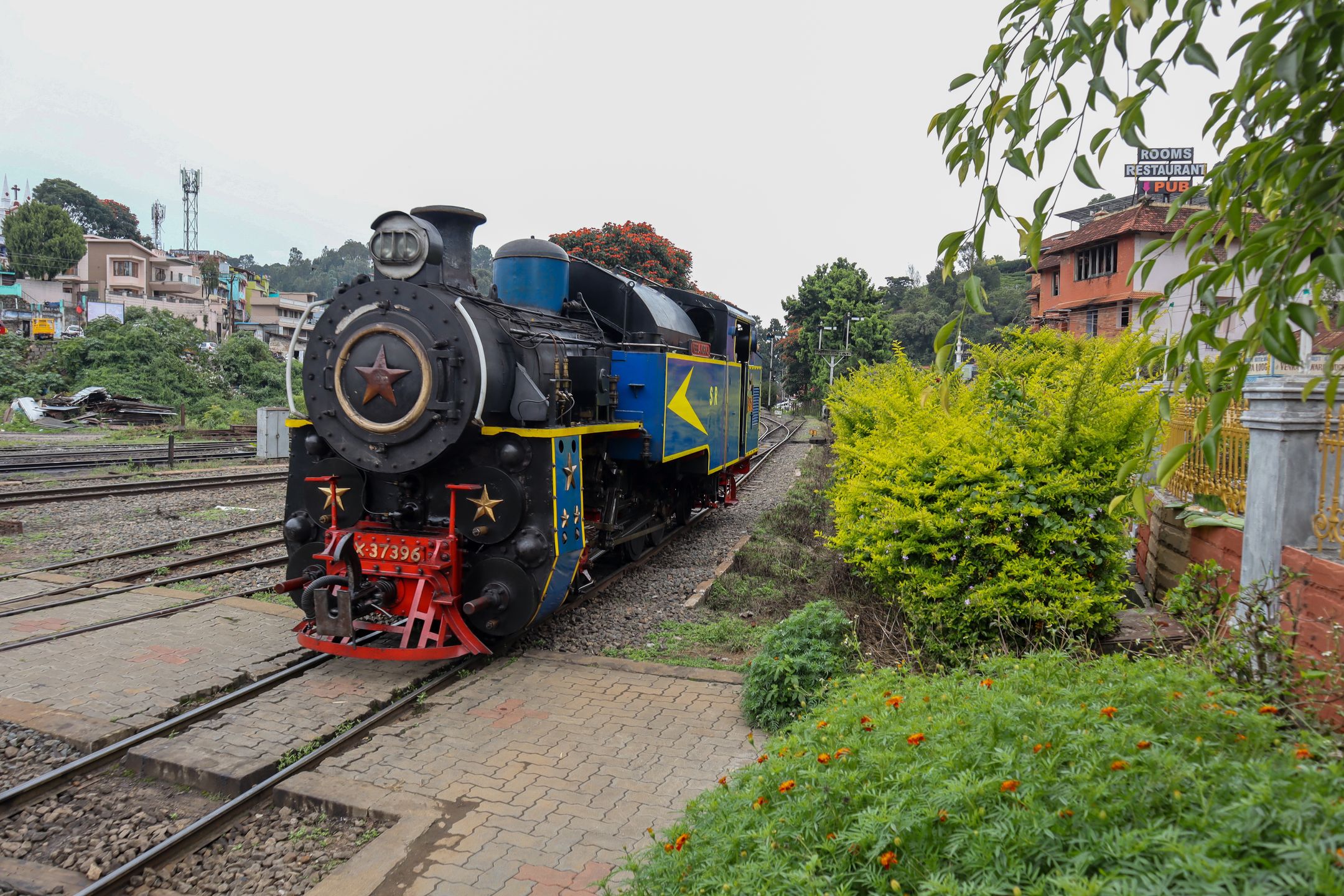 Darjeeling Toy Train – niezapomniana podróż w Indiach