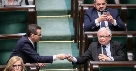 "Ustawa widmo" PiS miała pomóc, a wywołała burzę. "Postawiliśmy na niej krzyżyk"