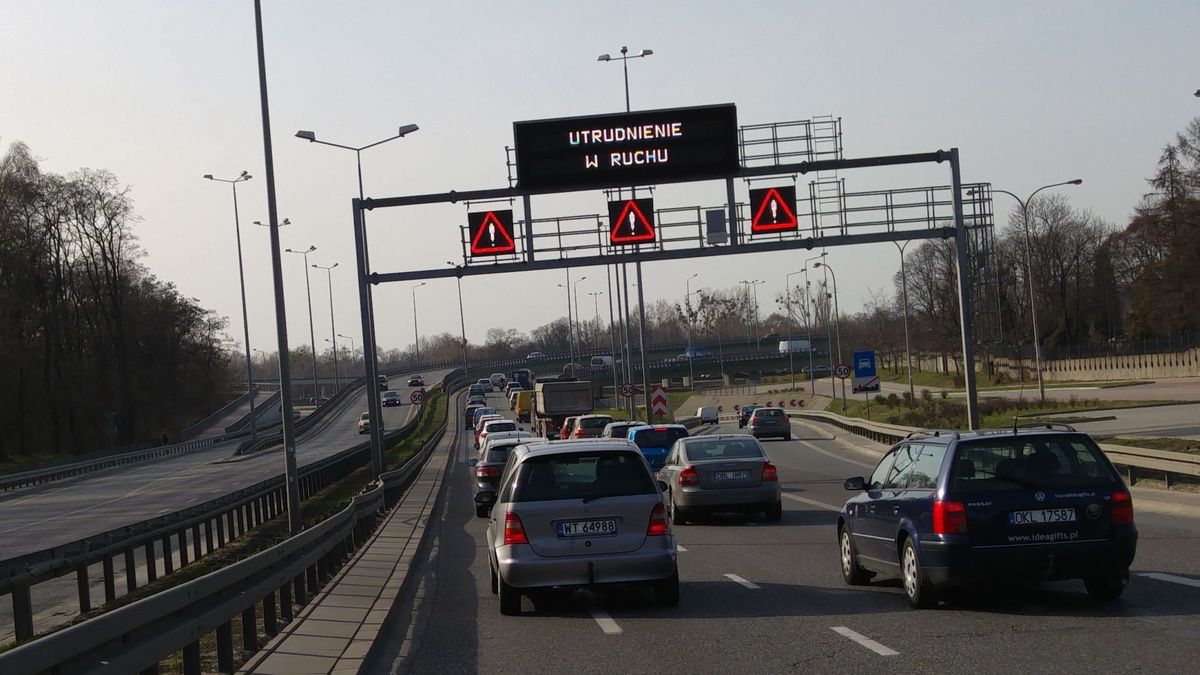 Popołudniowe korki to idealne podłoże dla agresywnego zachowania