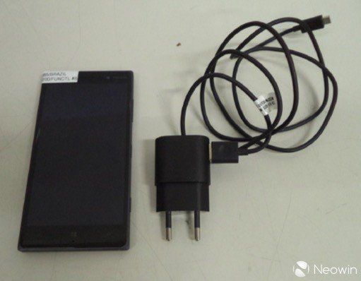 Nokia Lumia 830 będzie tańszą i mniejszą wersją Lumii 930? 2