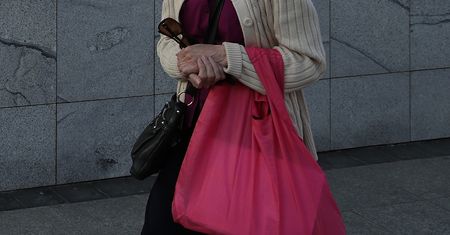 Srebrne pokolenie na rynku pracy. Urszula i Wacława z dnia na dzień musiały się przekwalifikować