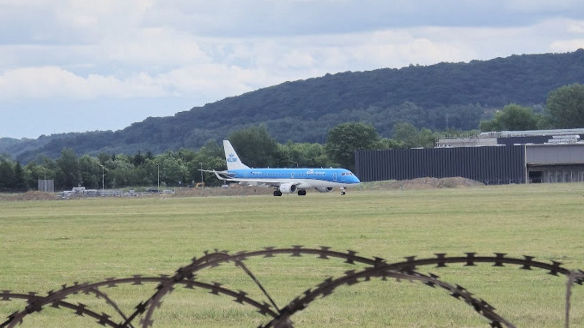 Niestandardowe lądowanie na lotnisku w Krakowie. Pilot informował o problemach