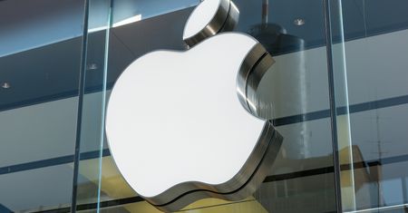 Apple poszukuje programistów ze znajomością Windows 10. Przeniesie aplikacje na UWP