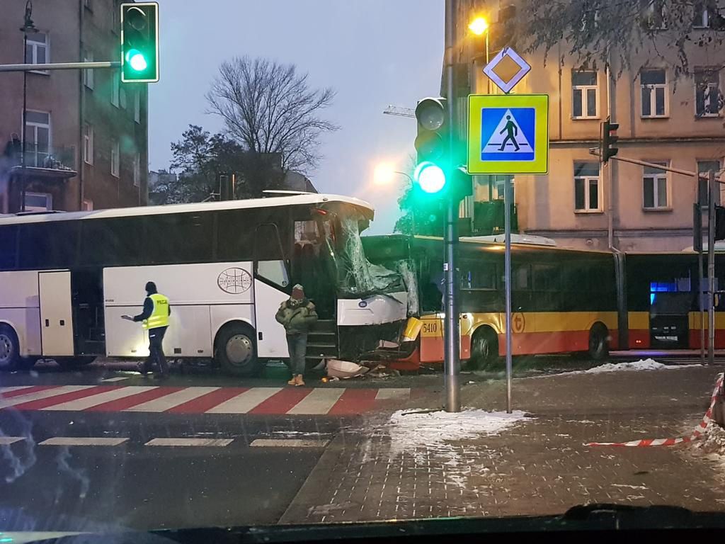 Zderzenie autobusów w Warszawie. Są ranni