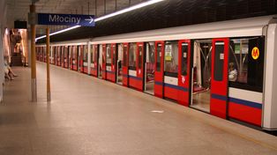 Warszawa: Poranny paraliż w metrze. Pięć stacji wyłączonych z ruchu