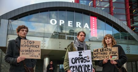 Protest w Operze Krakowskiej. Aktywiści przerwali spektakl