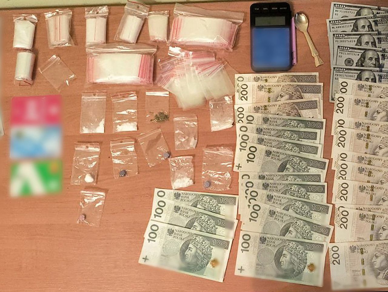 Zorganizowana grupa przestępcza handlującą narkotykami w sieci rozbita