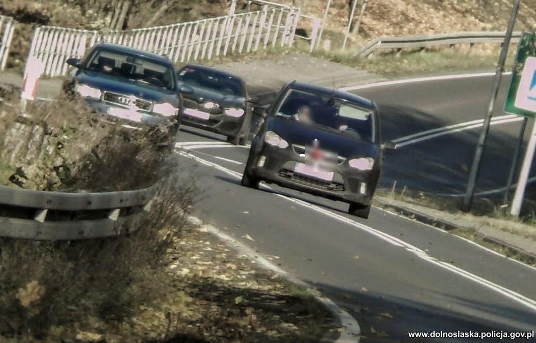 Z kraju: Pędził 91 km/h przy limicie 40 i wyprzedzał na "zebrze". 41-latek z powiatu kłodzkiego straci uprawnienia
