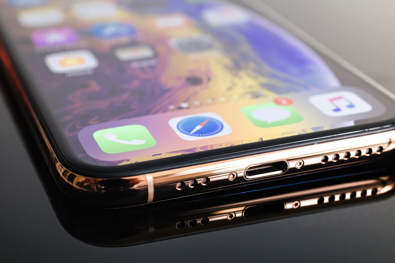 Apple wypuścił nowe etui z akumulatorem. (depositphotos)