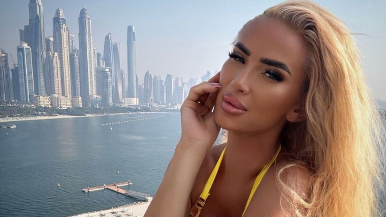 Izabela Macudzińska w skąpym bikini i RÓŻOWEJ PERUCE wygina się na hotelowym leżaku w Dubaju (FOTO)