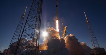 SpaceX Falcon 9 będzie widoczny dziś nad Polską. To pierwszy taki przelot