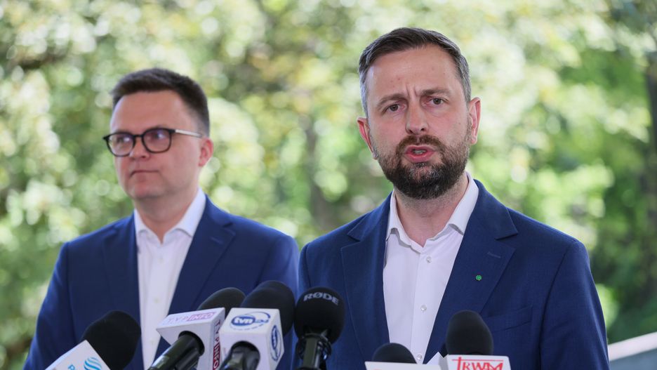 W�adys�aw Kosiniak-Kamysz, Szymon Ho�ownia
Warszawa, 30.05.2023. Prezes Polskiego Stronnictwa Ludowego W�adys�aw Kosiniak-Kamysz (P) i lider Polski 2050 Szymon Ho�ownia (L) podczas wsp�lnej konferencji prasowej przed Senatem w Warszawie, 30 bm. Politycy poinformowali o decyzji wzi�cia udzia�u w planowanym na 4 czerwca marszu w stolicy. (amb) PAP/Leszek Szyma�ski
Leszek Szyma�ski
# Trzecia Droga, #Trzecia Droga, konferencja, Kosiniak Kamysz, lider, liderzy, Ludowe, marsz 4 czerwca, polityk, polityka, polska 2050, Polskie, prasowa, psl, Stronnictwo, W�adys�aw, W�adys�aw Kosiniak Kamysz, wsp�lna