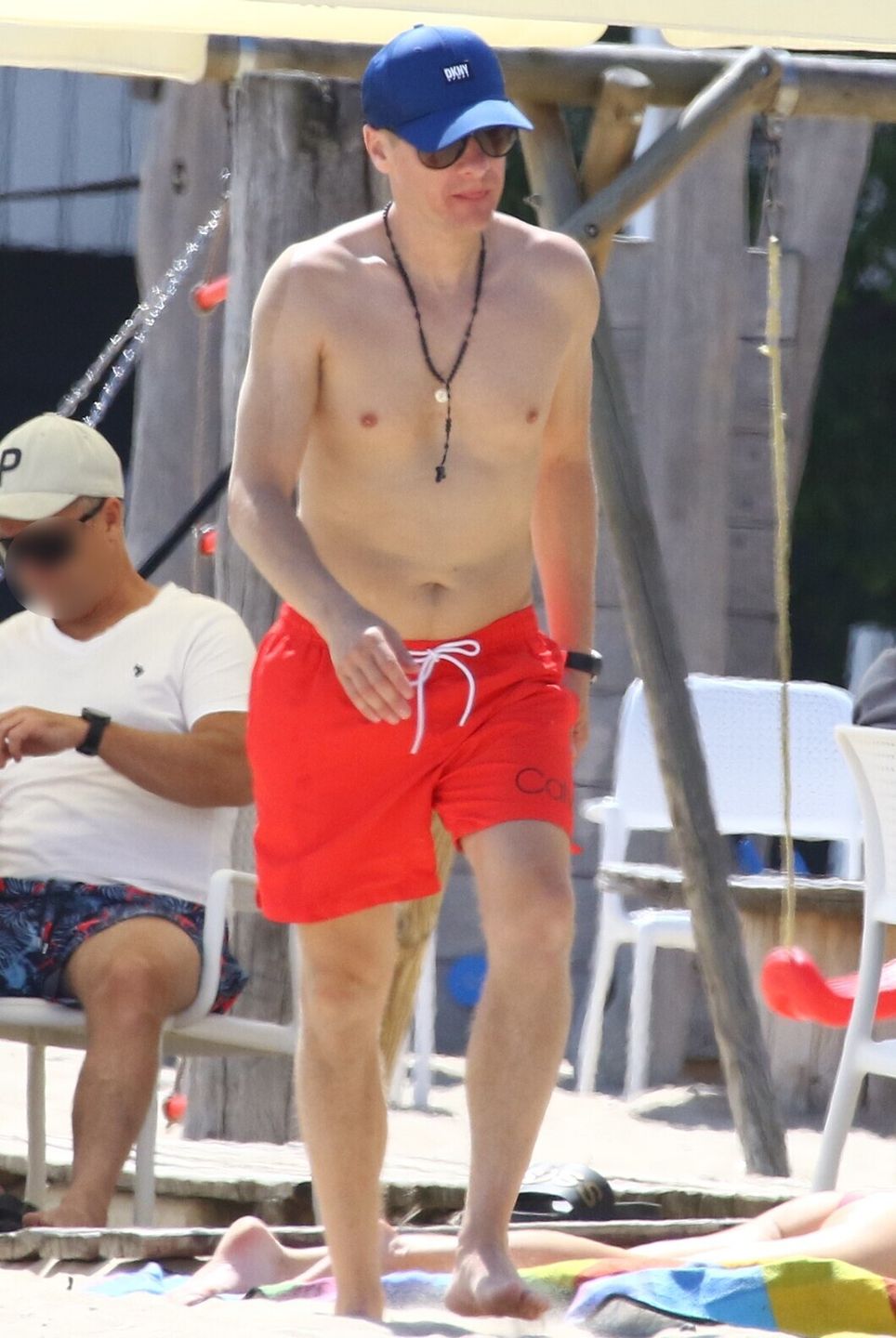 Marcin Mroczek wypoczywa nad morzem z żoną i synami