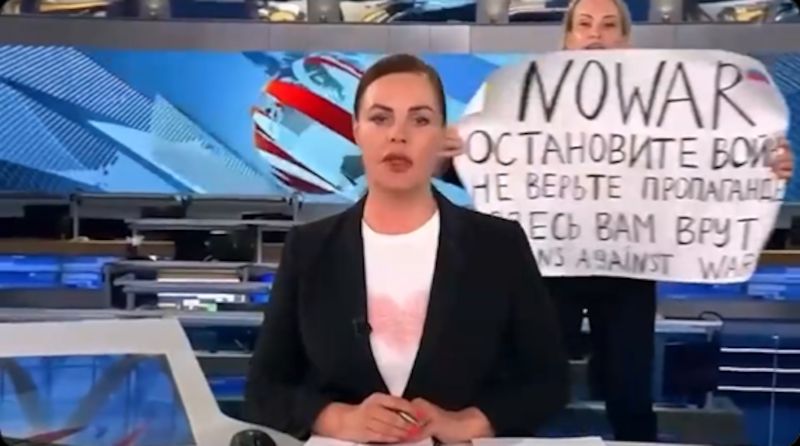 Dziennikarka zaprotestowała przeciwko wojnie i propagandzie. Po zatrzymaniu tajemniczo zniknęła... 