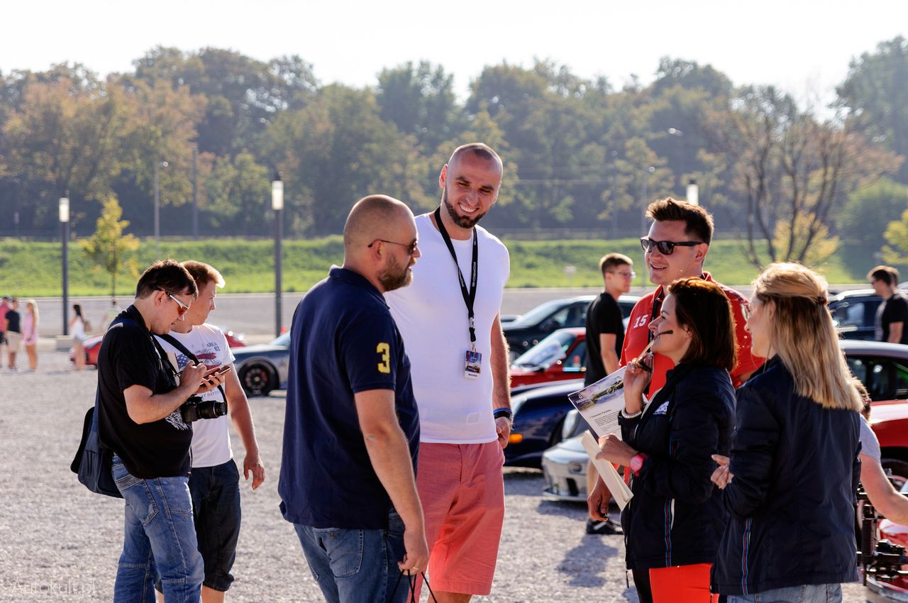 Autografy, rozmowy i wspólne selfie - Marcin Gortat przez chwilę po pojawieniu zwrócił na siebie sporo uwagi. To jednak nie miało trwać długo.