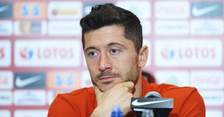 Lewandowski zapuścił wąsa, bo... nie reklamuje już golarek! "Zarabiał na tym milion złotych rocznie"