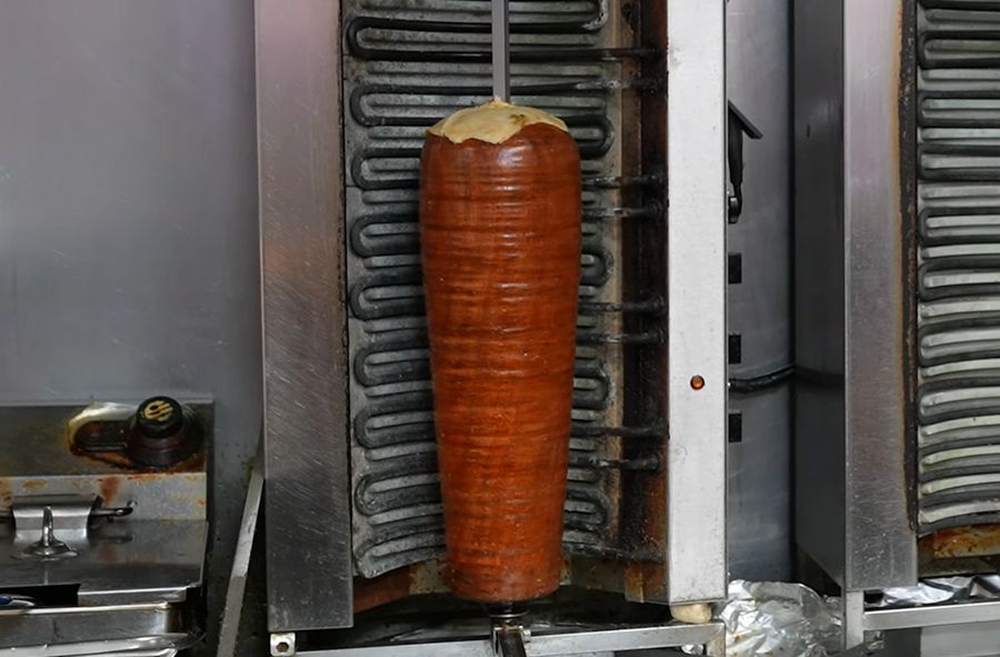 Książulo testuje kebaby w Warszawie