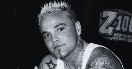 Ujawniono przyczynę śmierci wokalista Crazy Town. Seth Binzer miał 49 lat