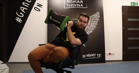 Kubełkowy fotel nie tylko dla wirtualnego rajdowca Tt eSPORTS GT-Fit 100