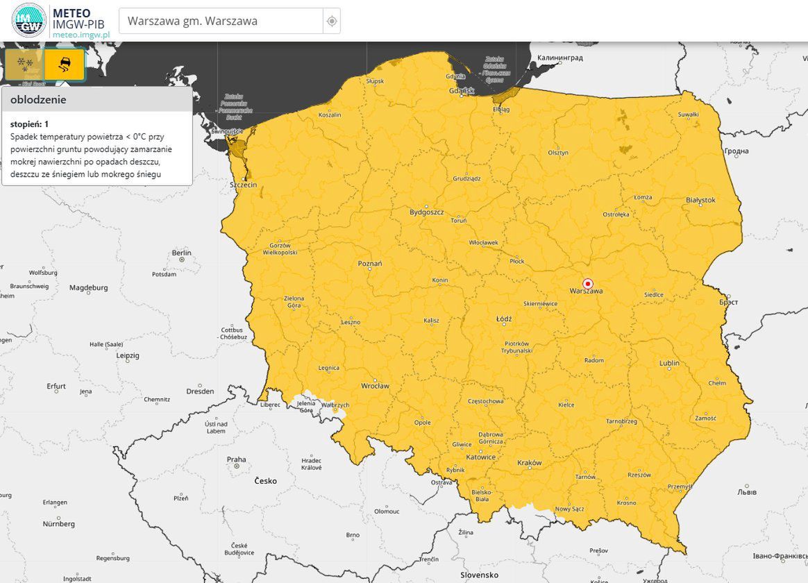 Prognozuje się zamarzanie mokrej nawierzchni dróg i chodników