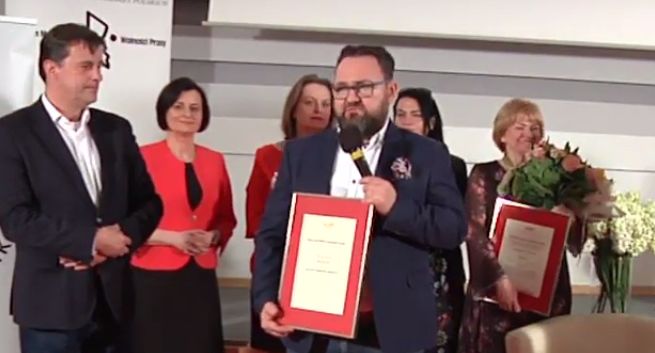 Wojciech Biedroń i Dorota Kania z nagrodami Wolności Słowa od SDP, Jerzy Jachowicz z Laurem