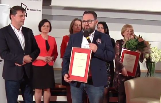 Wojciech Biedroń i Dorota Kania z nagrodami Wolności Słowa od SDP, Jerzy Jachowicz z Laurem