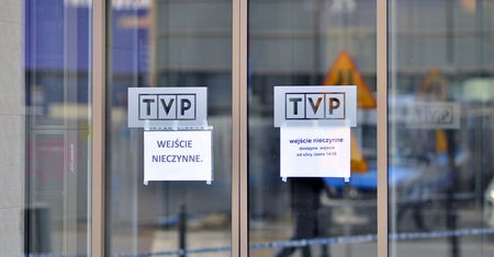 Nominaci PiS w TVP mogą powalczyć o odszkodowania. Bo odbywali spotkania