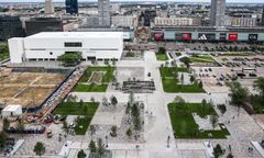 Plac Centralny gotowy, lecz sąsiedztwo dalej w stanie zawieszenia. Co poszło nie tak?