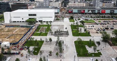 Plac Centralny gotowy, lecz sąsiedztwo dalej w stanie zawieszenia. Co poszło nie tak?