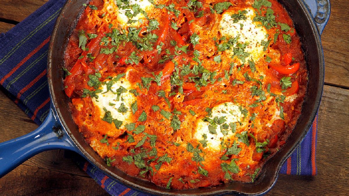 Shakshuka to świenty pomysł na śniadanie.