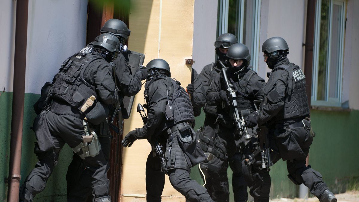 Policjant zatrzymany. Szef elitarnej jednostki spowodował kolizję po pijanemu