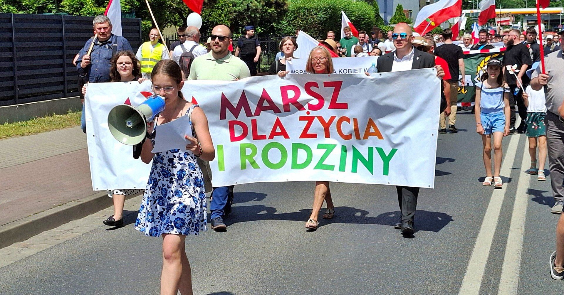 Ulicami Oleśnicy przeszło ponad 200 osób.