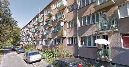 Spadł z balkonu podczas próby dostania się do mieszkania. W szpitalu okazało się, że…