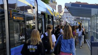 Głusi w Toruniu będą podróżować komunikacją miejską za darmo