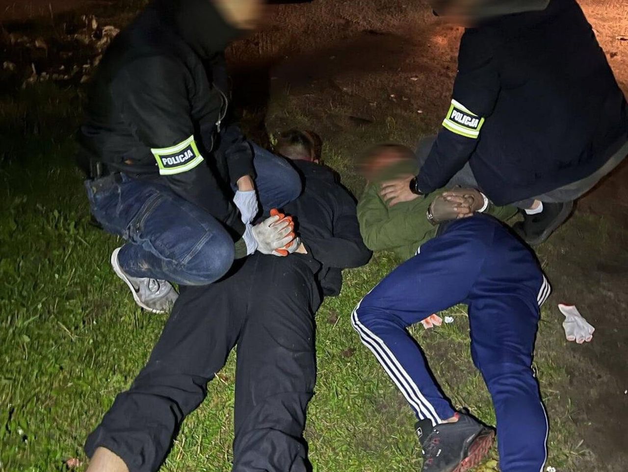 Łódź: Policja zatrzymała mężczyzn, którzy obrabiali paczkomaty