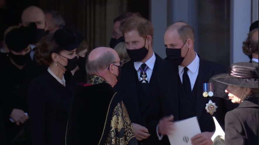 Książęta Harry i William jednak spotkali się na pogrzebie 