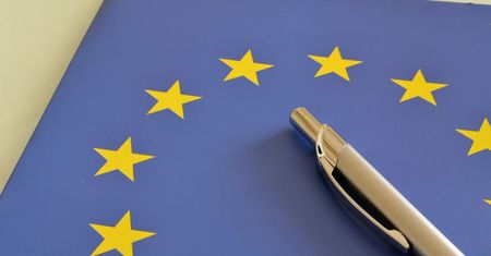 Sztuczna inteligencja pod lupą. Unia Europejska wprowadza nowe regulacje