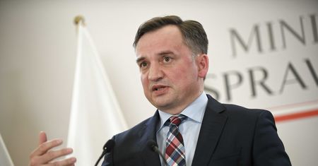 Zbigniew Ziobro nakazał wszczęcie śledztwa ws. lądowania polskiego samolotu w Mińsku
