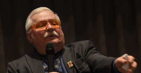 Lech Wałęsa szuka dodatkowej pracy. Zamknięcie granic uderzyło go po kieszeni