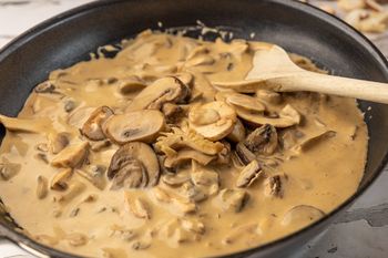 To najlepszy sos pieczarkowy, jaki można zrobić. Idealnie kremowy i bez grudek dzięki jednemu składnikowi