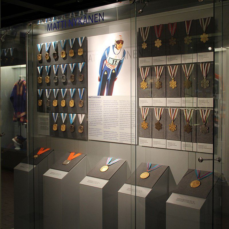Kolekcja medali Nykannena w fińskim muzeum sportu