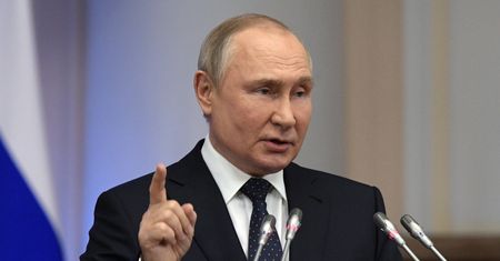 Nikt nie wie, kto zgodził się na szantaż Putina