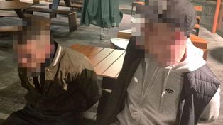 Bytów: Ukradli samochód kobiecie. Policjanci namierzyli ich na parkingu przed marketem