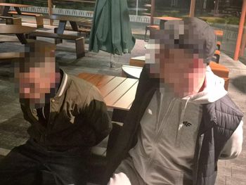 Bytów: Ukradli samochód kobiecie. Policjanci namierzyli ich na parkingu przed marketem