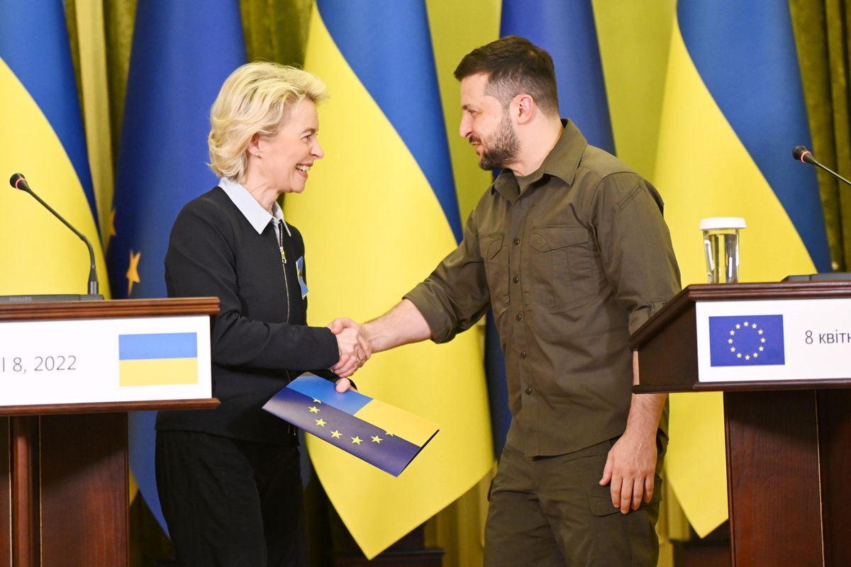 KYIV, UKRAINE - APRIL 08: (----EDITORIAL USE ONLY â MANDATORY CREDIT - "EU COMMISSION / POOL" - NO MARKETING NO ADVERTISING CAMPAIGNS - DISTRIBUTED AS A SERVICE TO CLIENTS----) European Commission President Ursula von der Leyen meets President of Ukraine Volodymyr Zelenskyy in Kyiv, Ukraine on April 8, 2022. (Photo by EU Commission / Pool/Anadolu Agency via Getty Images)