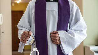 Były polski ksiądz zatrzymany ataki na dziewczynki. Kuria przeprasza