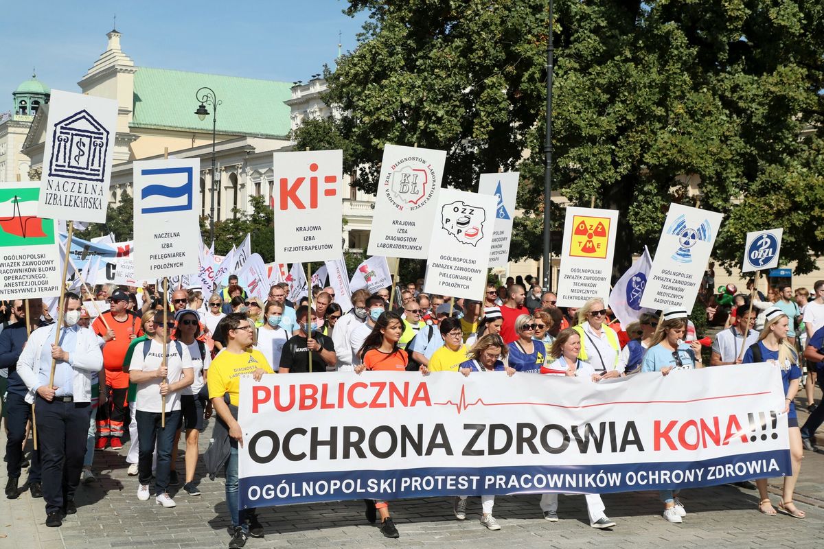 Protest medyków. Domagają się podwyżek i poprawy funkcjonowania ochrony zdrowia 