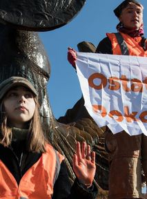 Last Generation activists who splashed dye on Warsaw’s Mermaid statue charged