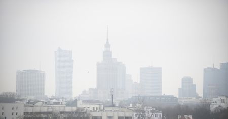 Warszawa. Ryzyko przekroczenia poziomu benzoapirenu w pyle. Jest komunikat